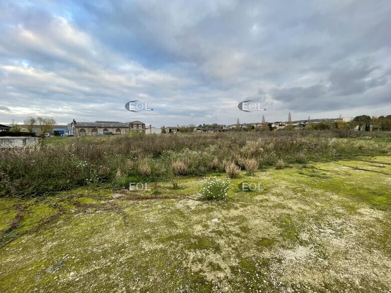 Land in Persan to rent - Construction Photo - Image 2 of 3