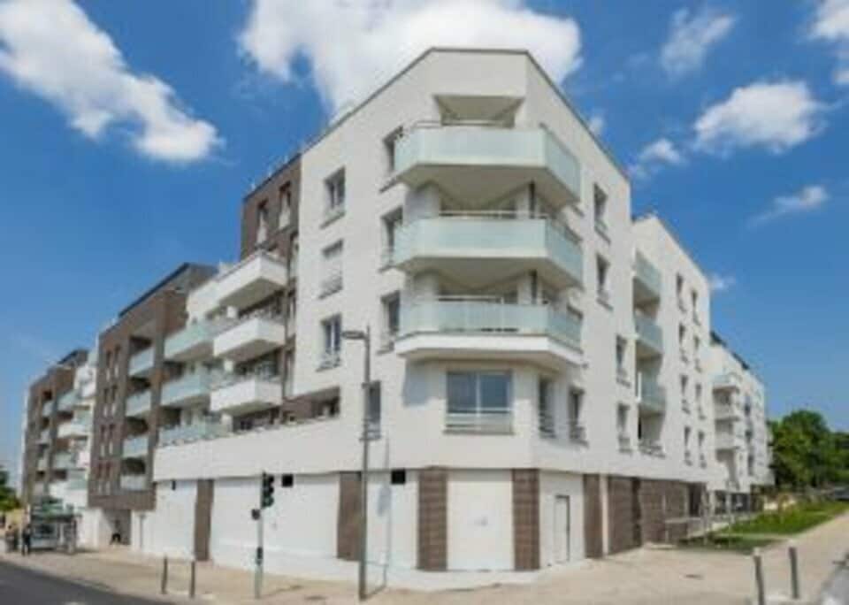 Retail in Noisy-le-Grand to rent Building Photo- Image 1 of 9