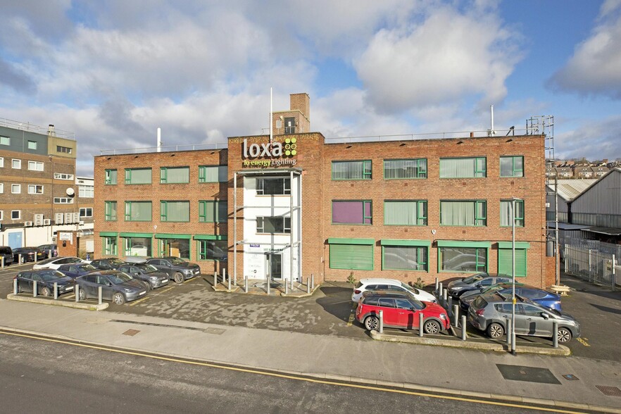 102 Kirkstall Rd, Leeds for rent - Building Photo - Image 1 of 7