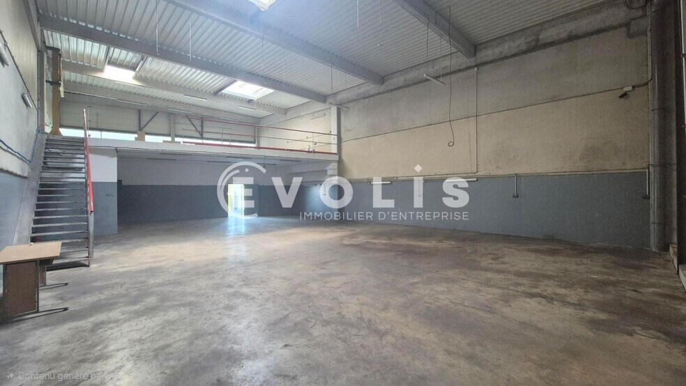 Light Industrial in Mareuil-lès-Meaux to rent - Building Photo - Image 2 of 13
