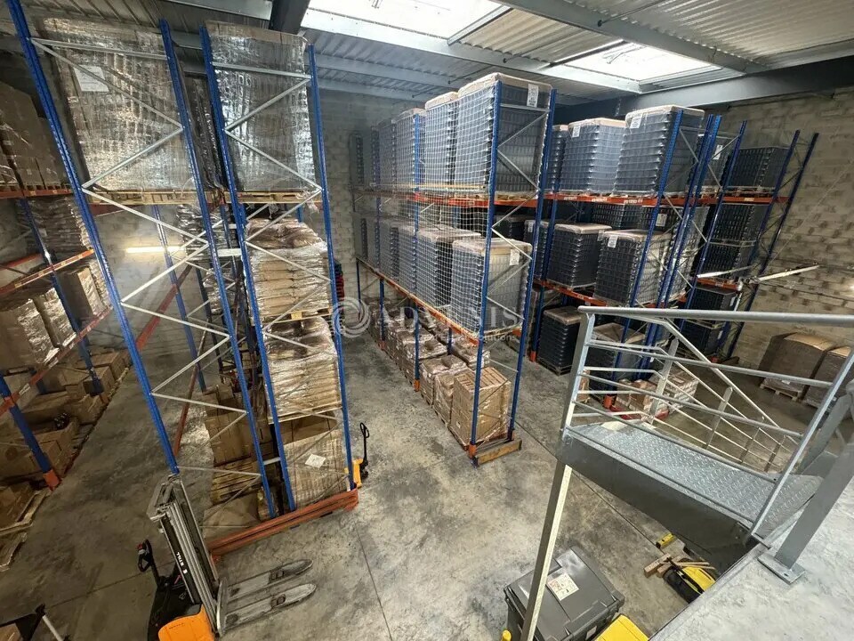 Light Industrial in Gonesse to rent Building Photo- Image 1 of 10