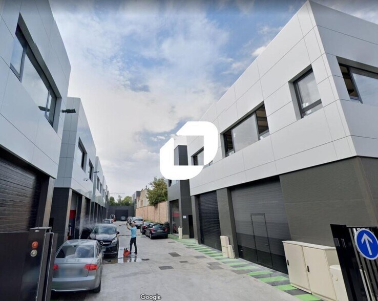 Light Industrial in Romainville to rent - Building Photo - Image 1 of 5
