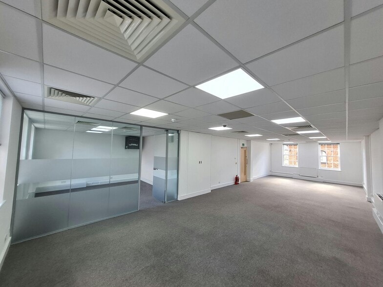 5-6 Church St, Twickenham to rent - Building Photo - Image 2 of 10