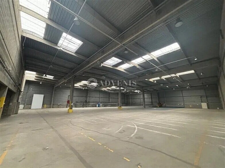 Industrial in Sucy-en-Brie to rent - Building Photo - Image 1 of 8