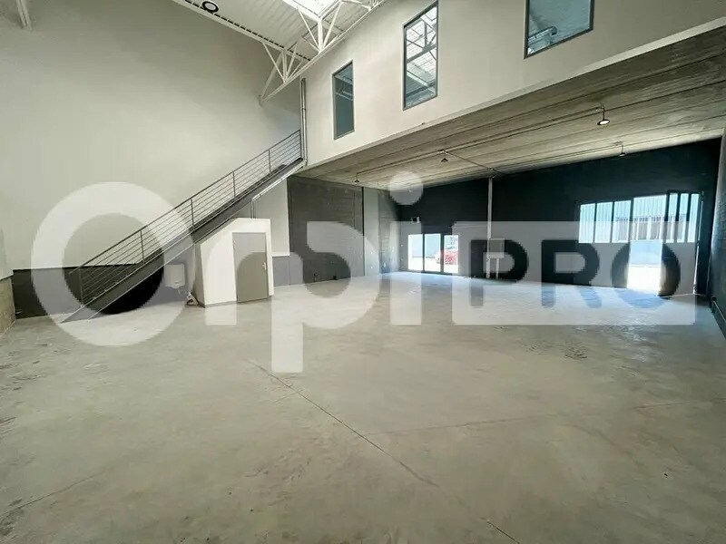 Light Industrial in Vaux-le-Pénil to rent Building Photo- Image 1 of 6