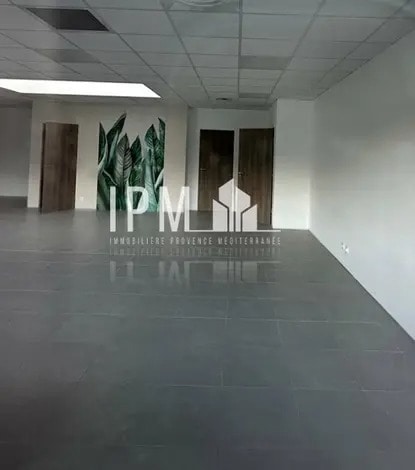 Office in Marseille to rent Interior Photo- Image 1 of 6