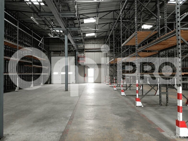 Light Industrial in Coignieres to rent - Building Photo - Image 1 of 4