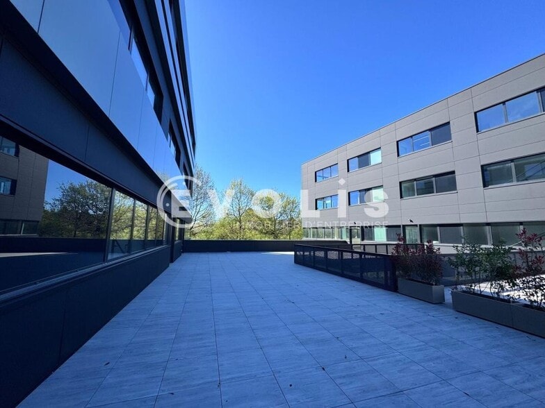 140 Allée Des Frènes, Limonest to rent - Building Photo - Image 3 of 8