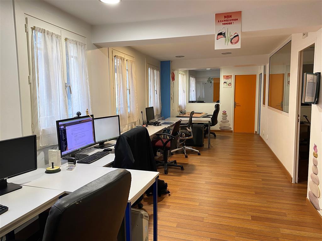 Office in Puteaux to rent Interior Photo- Image 1 of 8