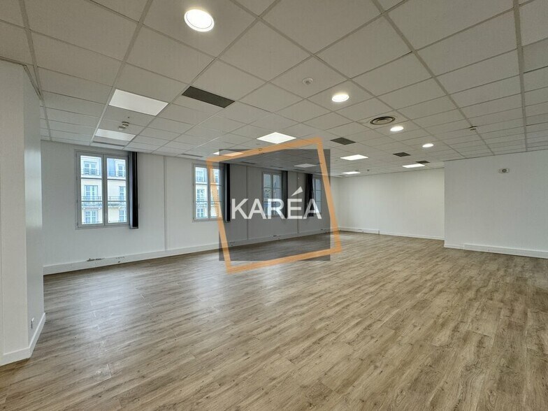Office in Chessy to rent - Interior Photo - Image 3 of 5