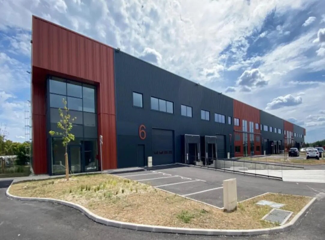 Office in SAINT-OUEN-L'AUMONE to rent Building Photo- Image 1 of 17