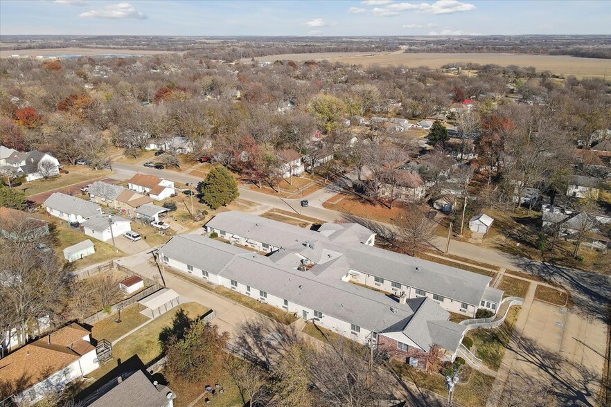 621 S 2nd St, Independence, KS for sale - Building Photo - Image 3 of 27