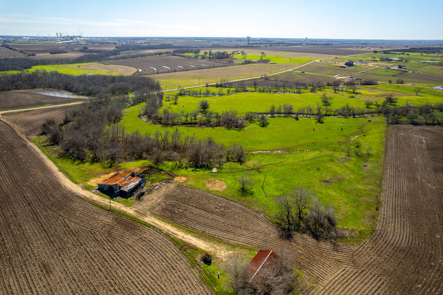 901 Co Rd 398, Taylor, TX for sale - Building Photo - Image 1 of 12