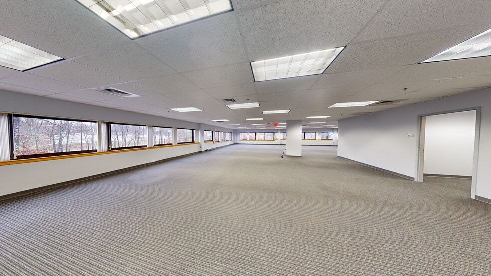 10 Tara Blvd, Nashua, NH to rent - Matterport 3D Scan - Image 2 of 11