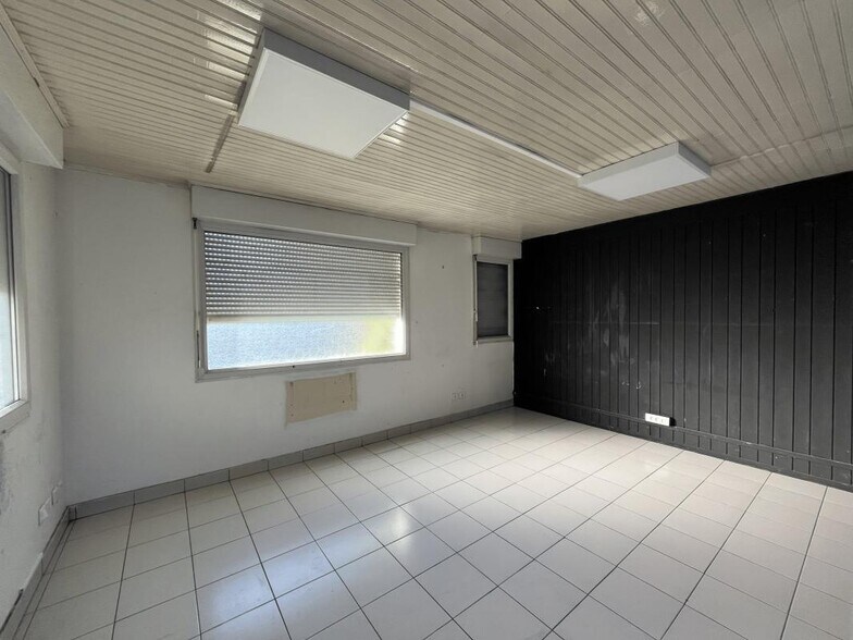 1033 Avenue Victor Hugo, Rillieux-la-Pape to rent - Interior Photo - Image 3 of 8