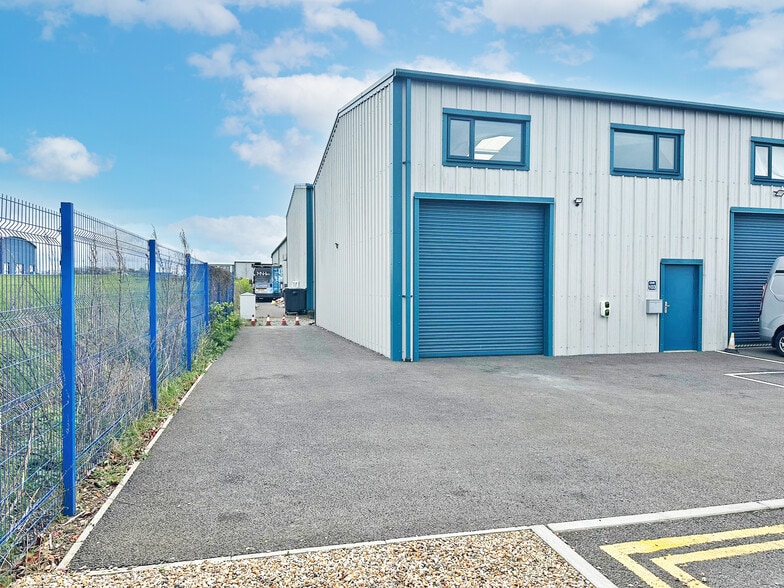 Unit 103, Manston, Ramsgate to rent - Building Photo - Image 1 of 5