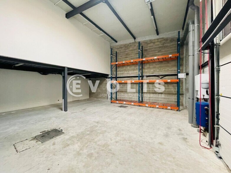 Light Industrial in Moissy-Cramayel to rent - Interior Photo - Image 2 of 6
