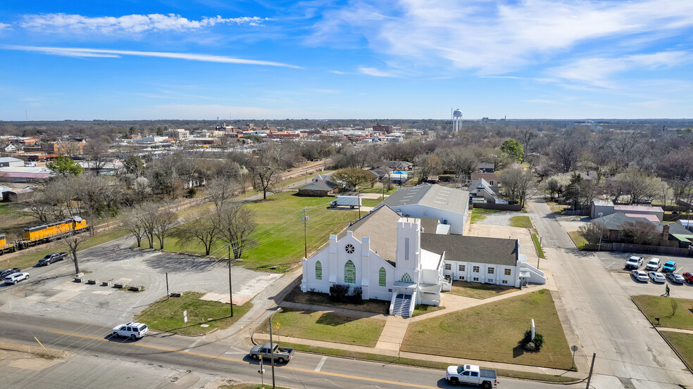 224 S 9th St, Durant, OK for sale - Building Photo - Image 3 of 31