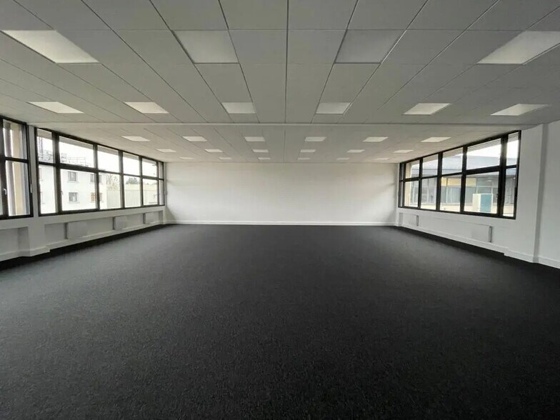 Industrial in Villejuif to rent - Building Photo - Image 3 of 5