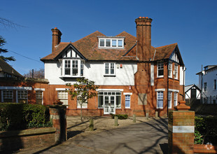 2 Castle Hill Ter, Maidenhead for rent Primary Photo- Image 1 of 3