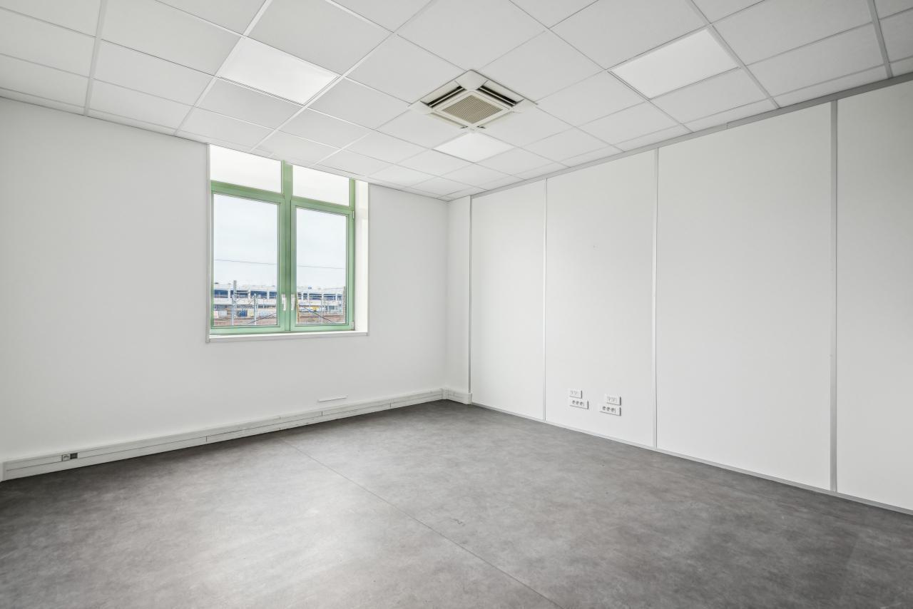 Office in Pantin to rent Building Photo- Image 1 of 16