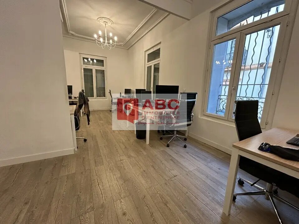 Location Bureaux 130 m² - Photo 1