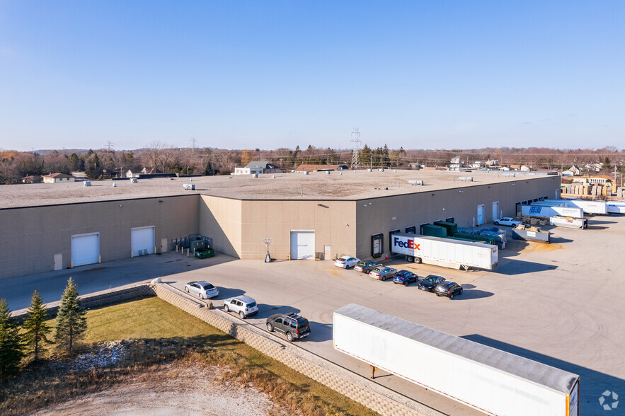 1920-1970 S Calhoun Rd, New Berlin, WI for rent - Building Photo - Image 3 of 7