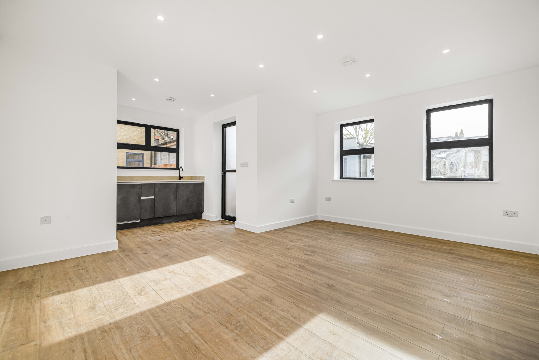 196 Kent House Rd, Beckenham to rent Interior Photo- Image 1 of 6