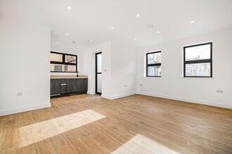 196 Kent House Rd, Beckenham to rent Interior Photo- Image 1 of 6