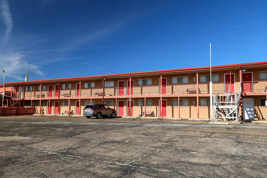 205 E Broadway St, Fritch, TX for sale - Building Photo - Image 3 of 27