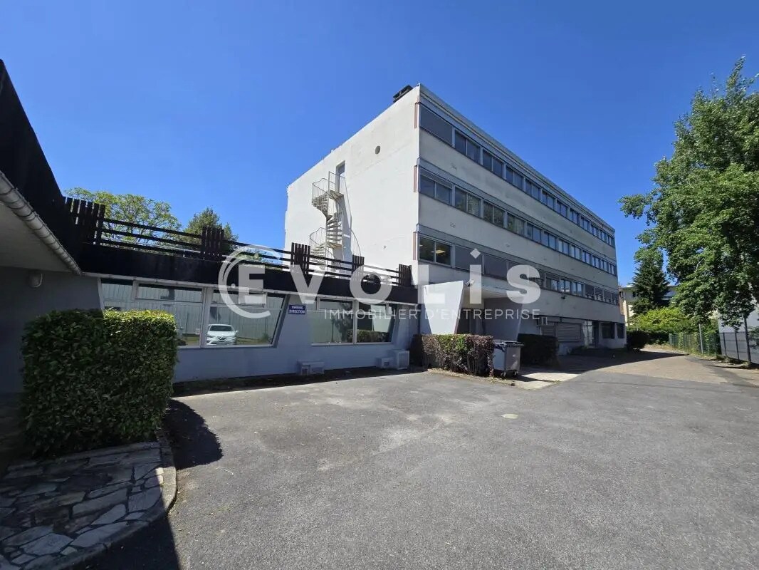 Light Industrial in Igny to rent Building Photo- Image 1 of 9