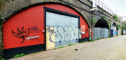 2 Gales Gdns, London to rent Building Photo- Image 2 of 20