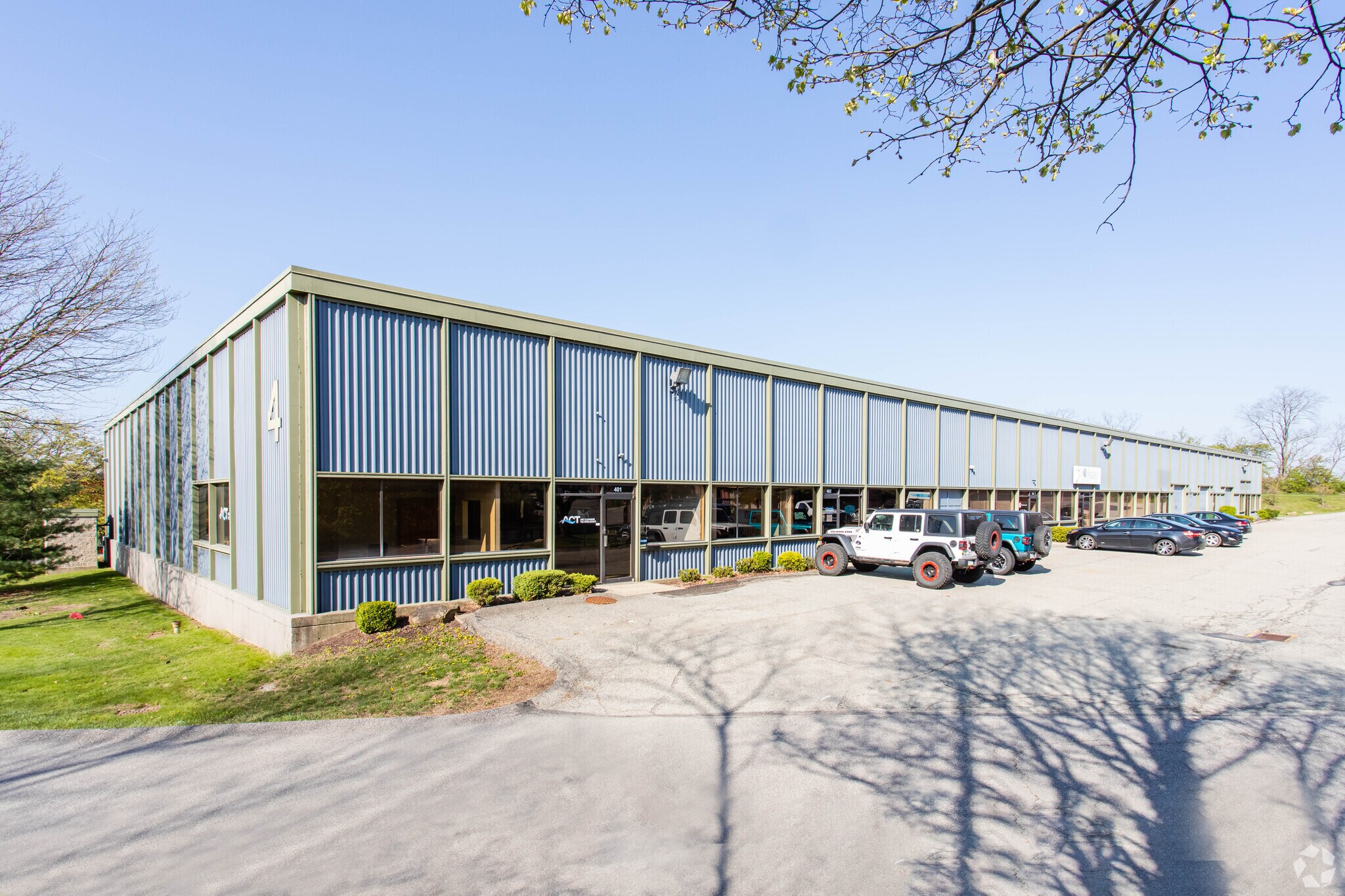 400-409 Parkway View Dr, Pittsburgh, PA for sale Primary Photo- Image 1 of 1