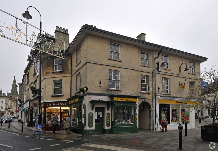 54 Market Pl, Chippenham for sale - Primary Photo - Image 1 of 1