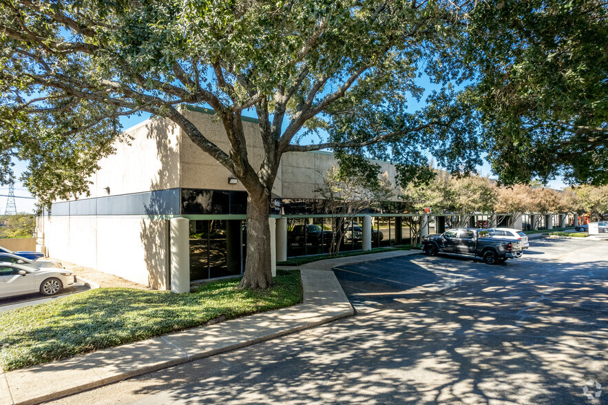 4702-4716 Research Dr, San Antonio, TX for rent - Building Photo - Image 1 of 18