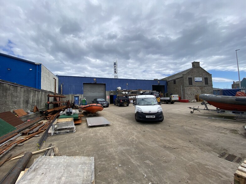 35 St Clement St, Aberdeen to rent - Building Photo - Image 2 of 5