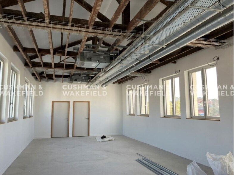 Office in Malakoff to rent - Interior Photo - Image 2 of 19