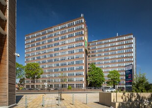 Chester Rd, Manchester for rent Building Photo- Image 1 of 5