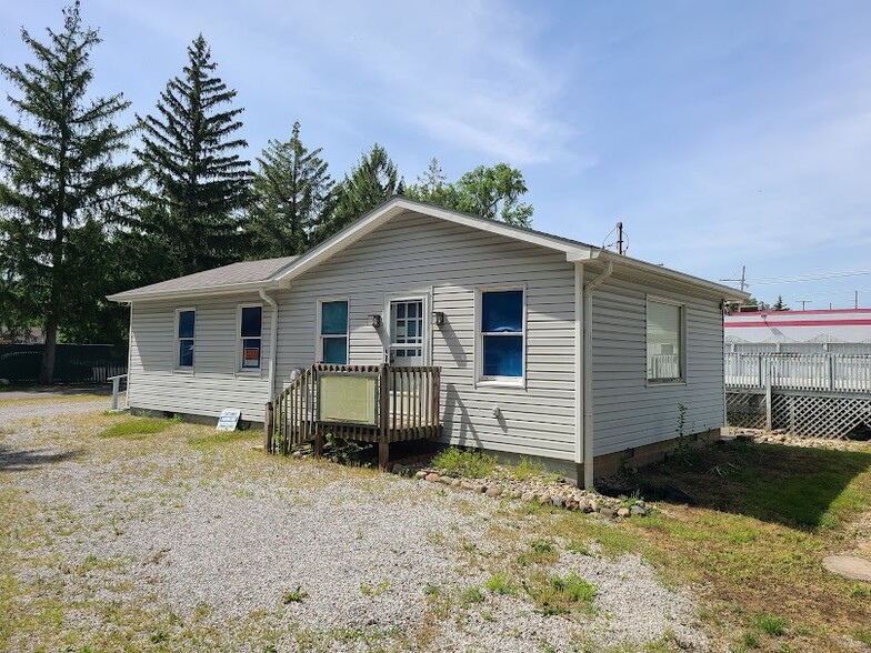 106 W Huntington St, North Webster, IN for sale - Building Photo - Image 3 of 41