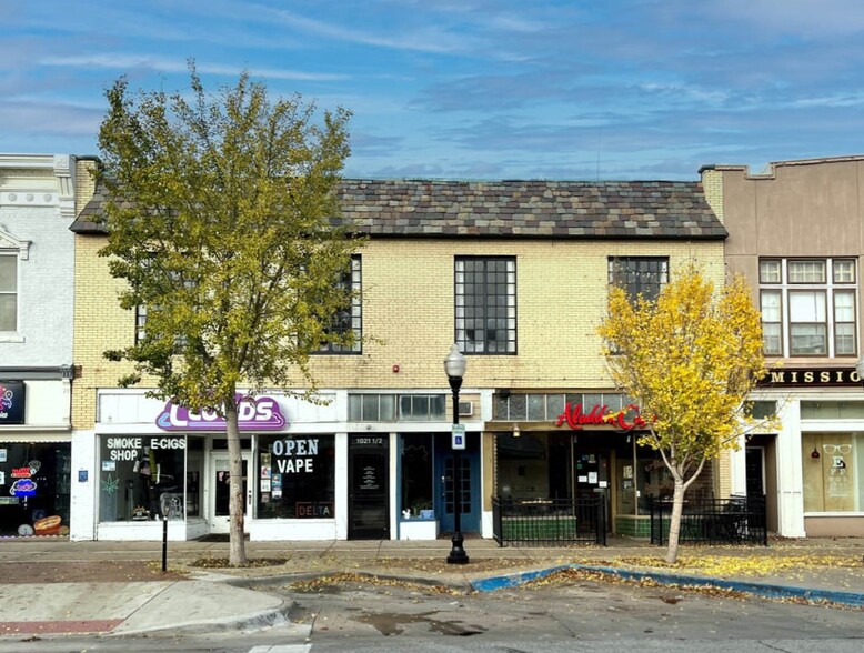 1021-1023 Massachusetts St, Lawrence, KS for rent - Building Photo - Image 1 of 1