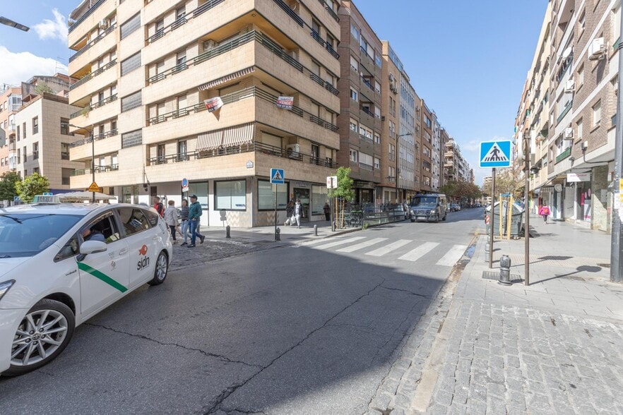 Calle Mulhacén, 8-8, Granada, Granada for sale - Building Photo - Image 2 of 30