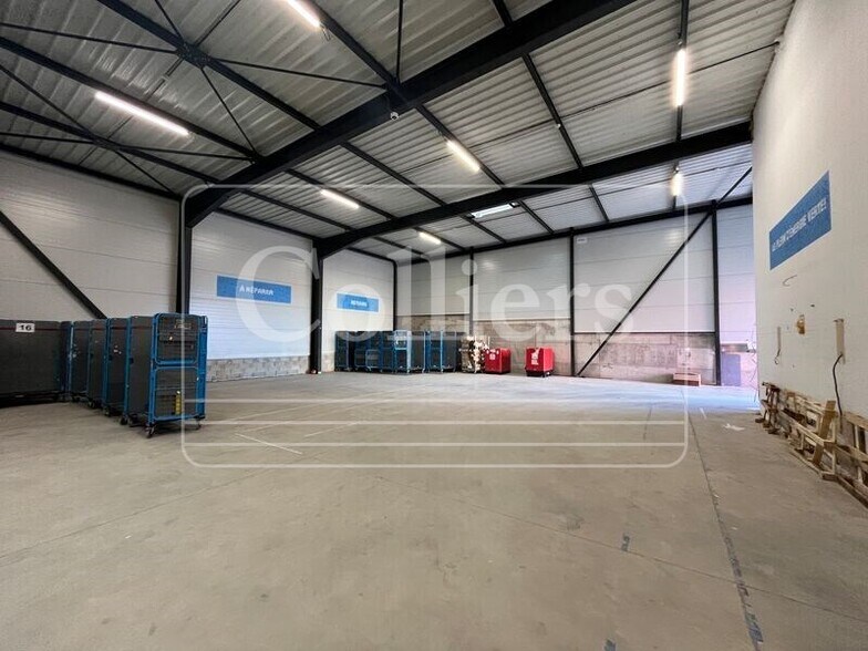 Light Industrial in Marseille to rent - Interior Photo - Image 3 of 5