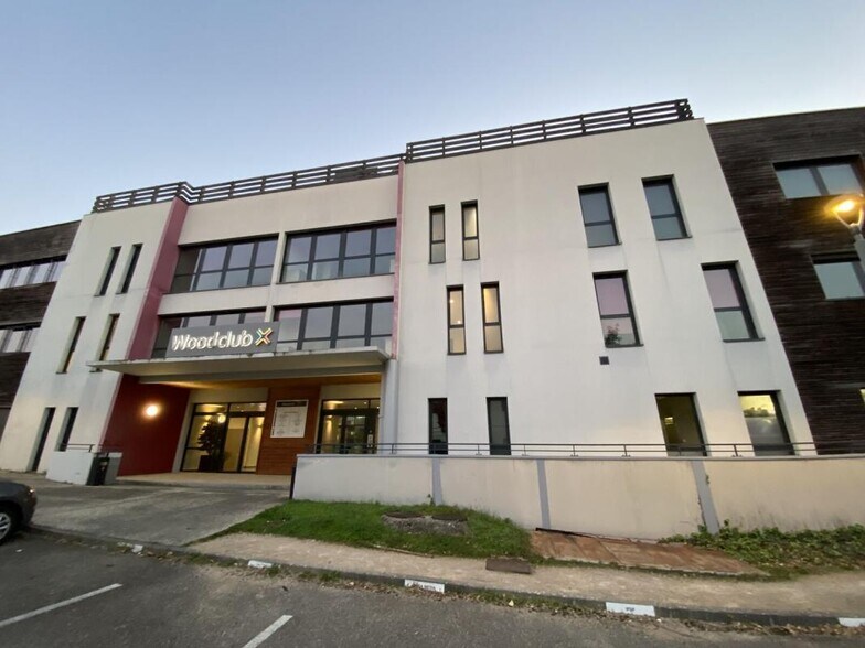 97 Allée Alexandre Borodine, Saint-Priest to rent - Building Photo - Image 1 of 23