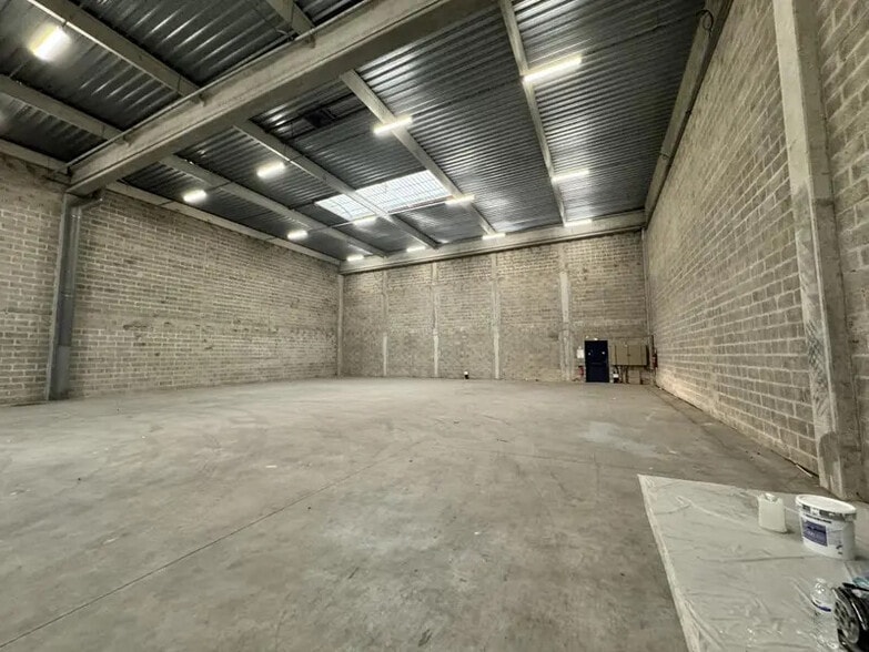 Light Industrial in Herblay-sur-Seine to rent - Interior Photo - Image 3 of 12