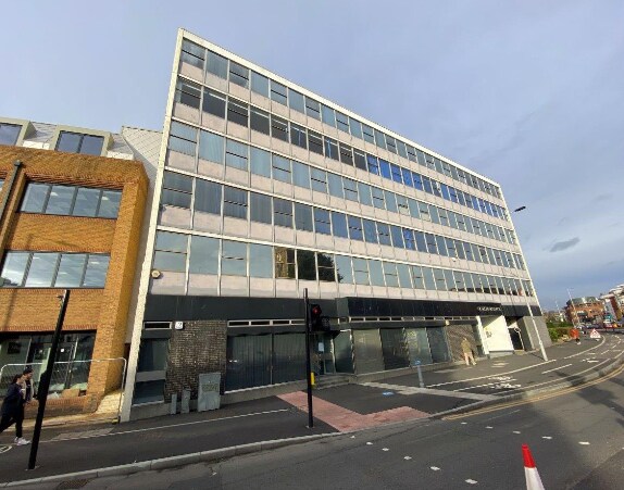 147 London Rd, Kingston Upon Thames to rent - Building Photo - Image 1 of 10