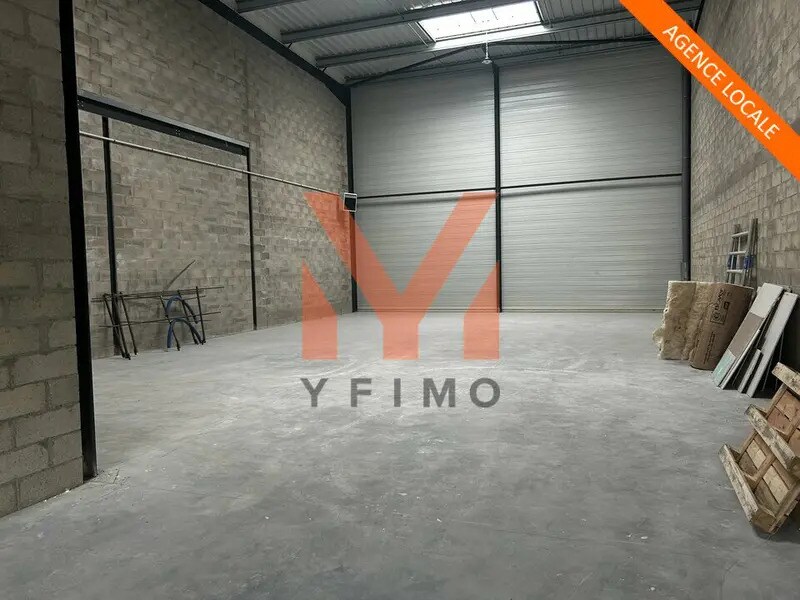 Light Industrial in Buchelay for sale Interior Photo- Image 1 of 6