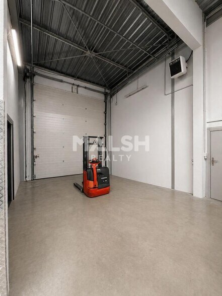 Light Industrial in Décines-Charpieu for sale - Interior Photo - Image 2 of 9