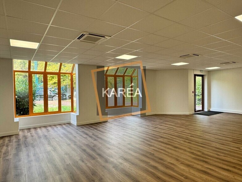 Light Industrial in Croissy-Beaubourg to rent - Interior Photo - Image 2 of 5