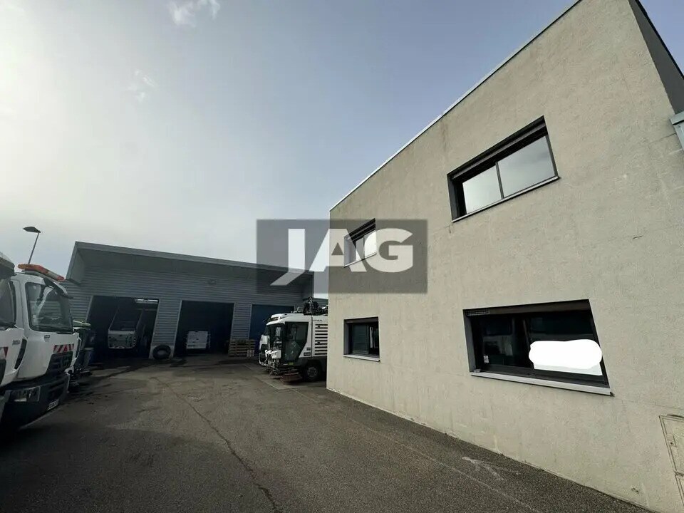 Light Industrial in Villeurbanne to rent Building Photo- Image 1 of 9