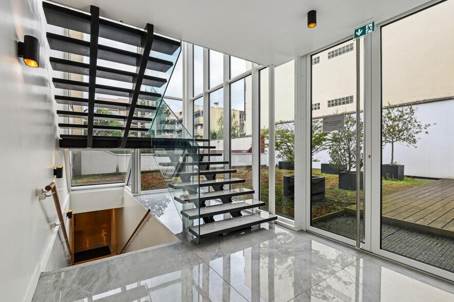 56-58 Rue De Nanterre, Asnières-sur-Seine to rent - Building Photo - Image 3 of 7